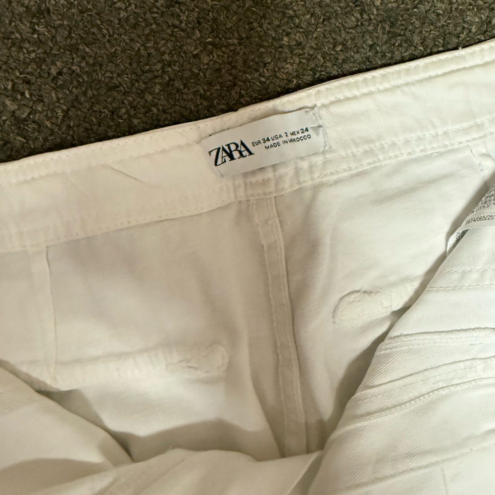 Zara White Chinos for a Sophisticated Look